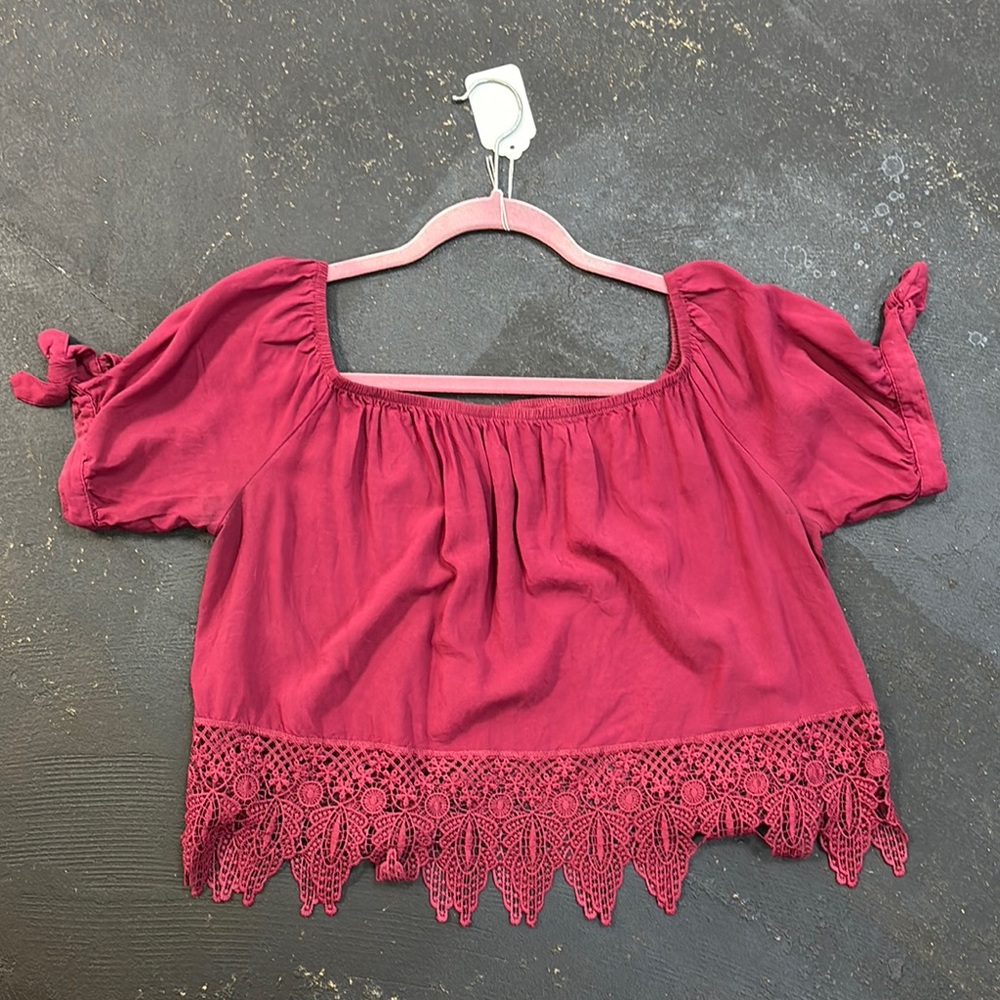 Polly & EstherWomen's Faded Maroon Lace Hem Top